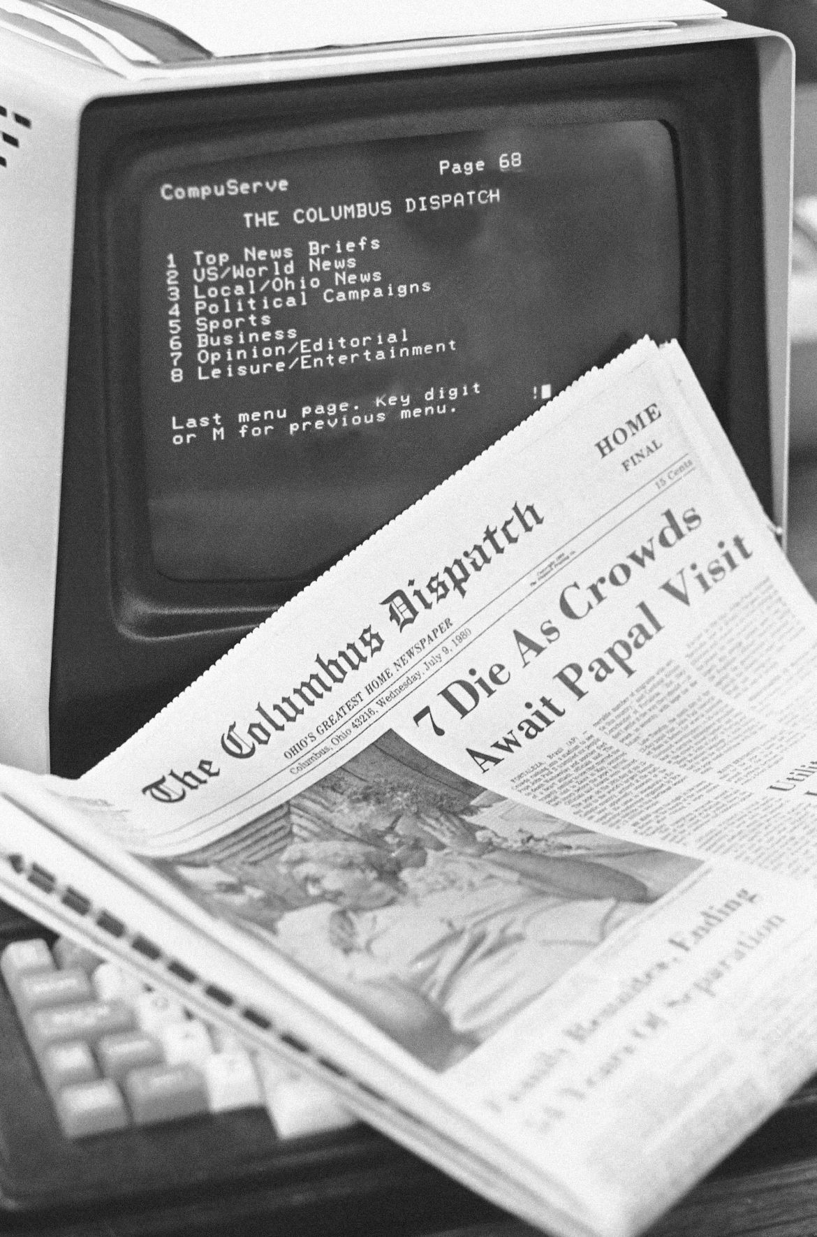 1980: CompuServe system